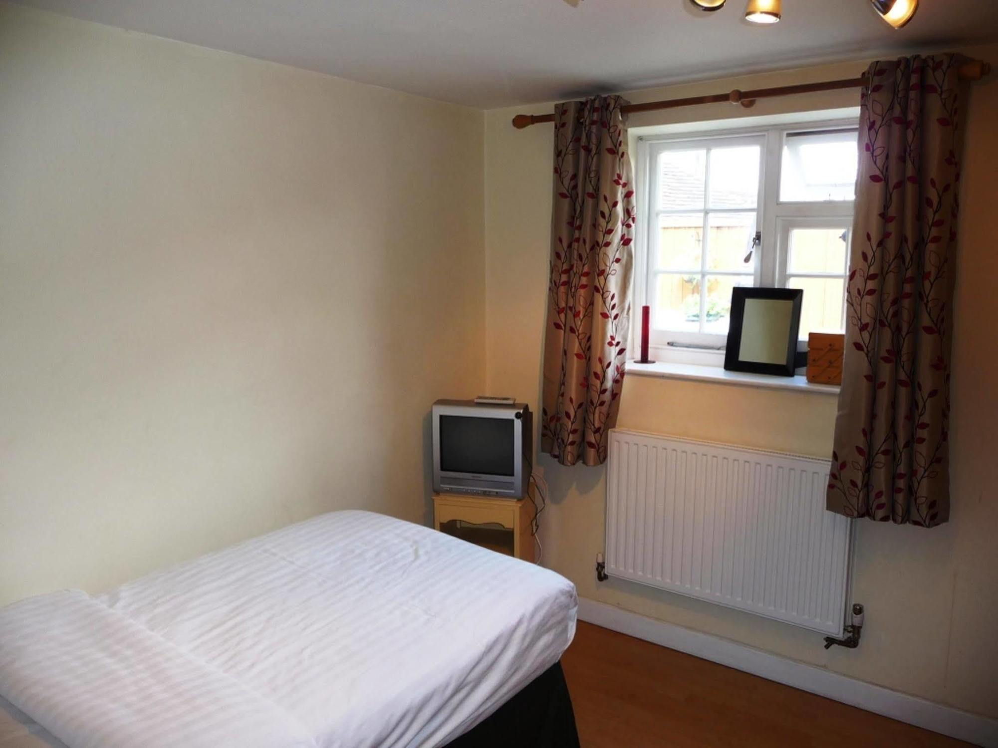 The George Hotel Henfield ภายนอก รูปภาพ