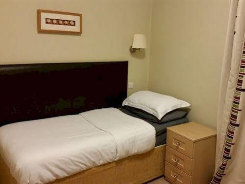 The George Hotel Henfield ภายนอก รูปภาพ